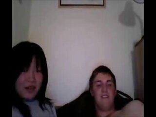 Due belle ragazze accarezzano e giocano con dildo video porno ragazze orientali di spessore.